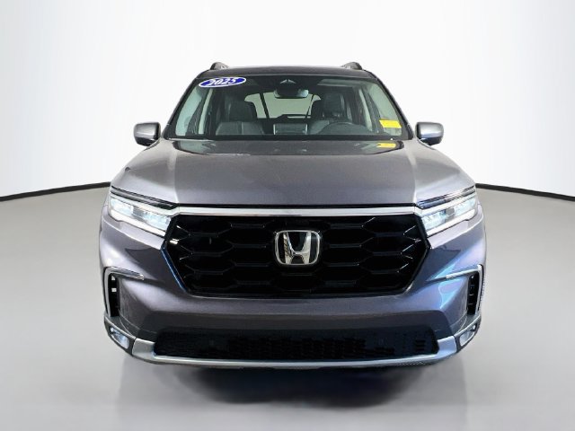 Used 2025 Honda Pilot Touring image 3