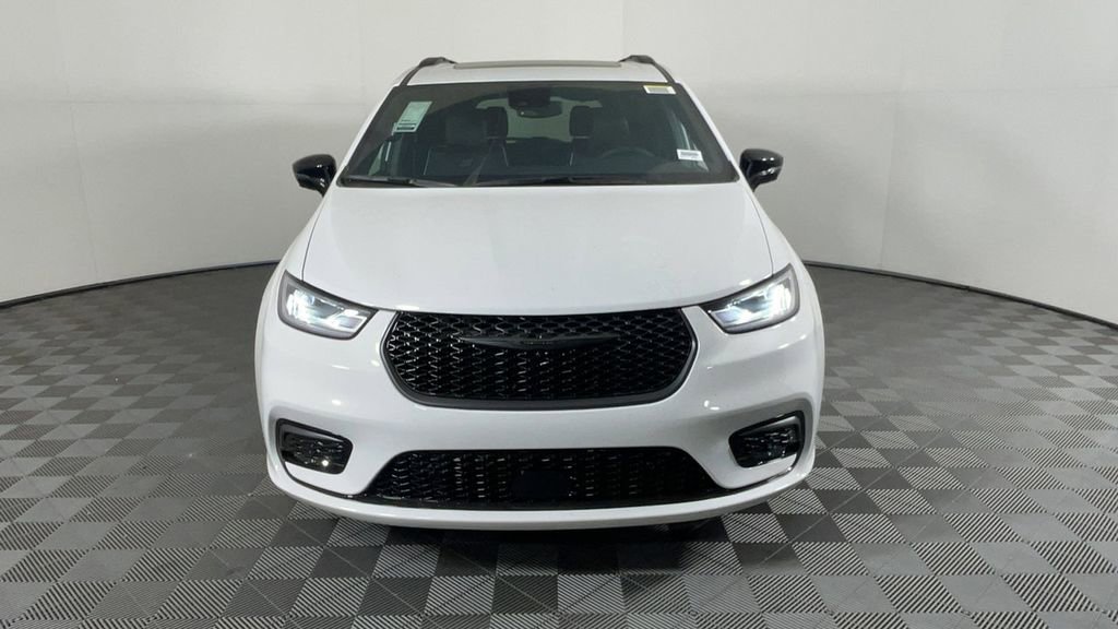 New 2025 Chrysler Pacifica Limited image 9