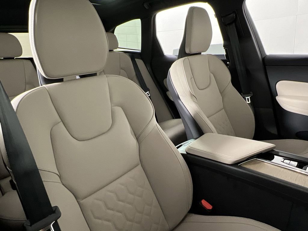 New 2026 Volvo XC60 B5 Plus w/ Climate Package image 22