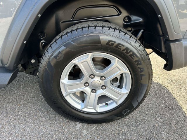 Used 2022 Jeep Wrangler Sport AWD/4WD image 11