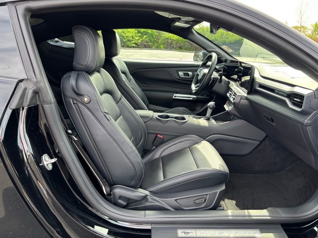Used 2025 Ford Mustang GT Premium image 18