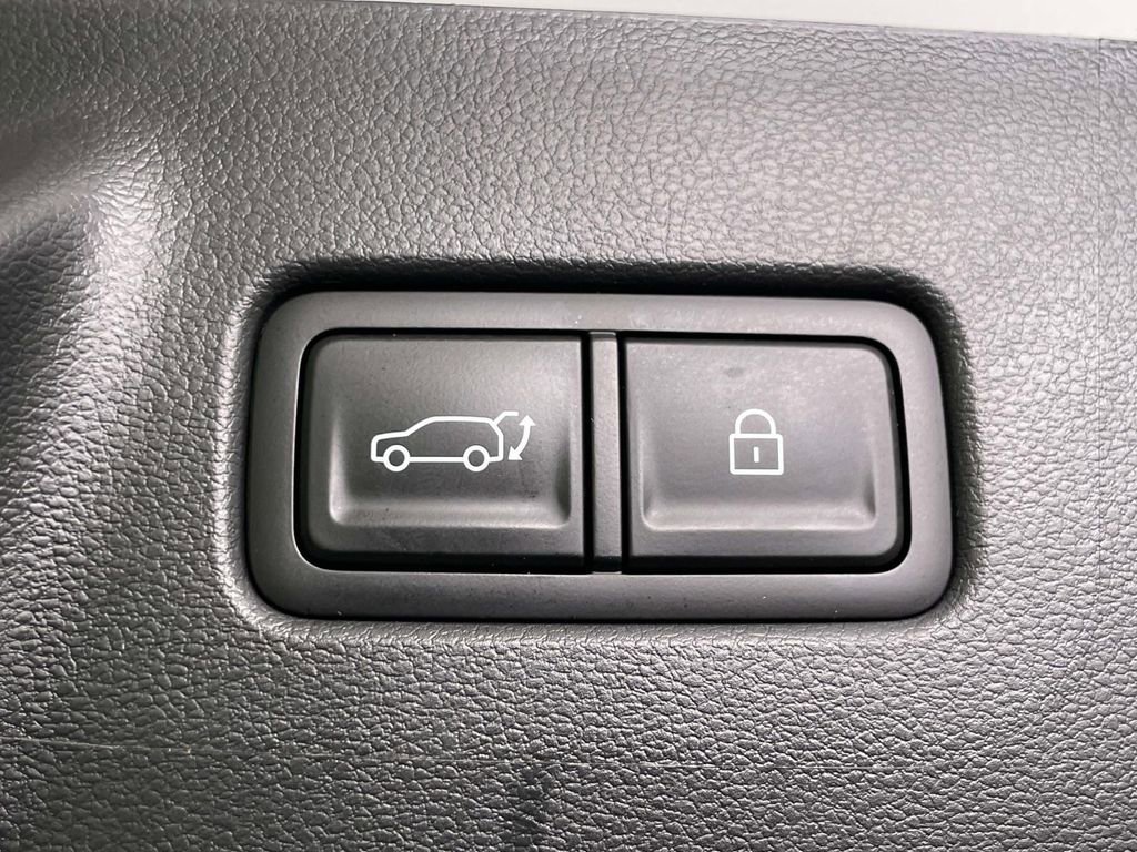 Used 2025 Hyundai Santa Fe SEL AWD/4WD image 17