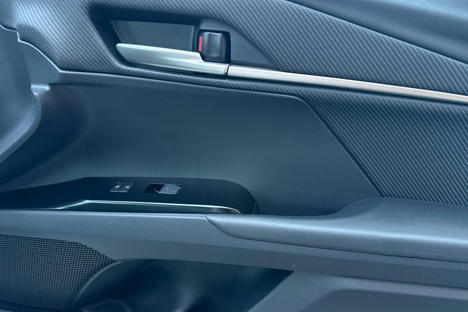 New 2026 Toyota Camry Hybrid FWD image 18
