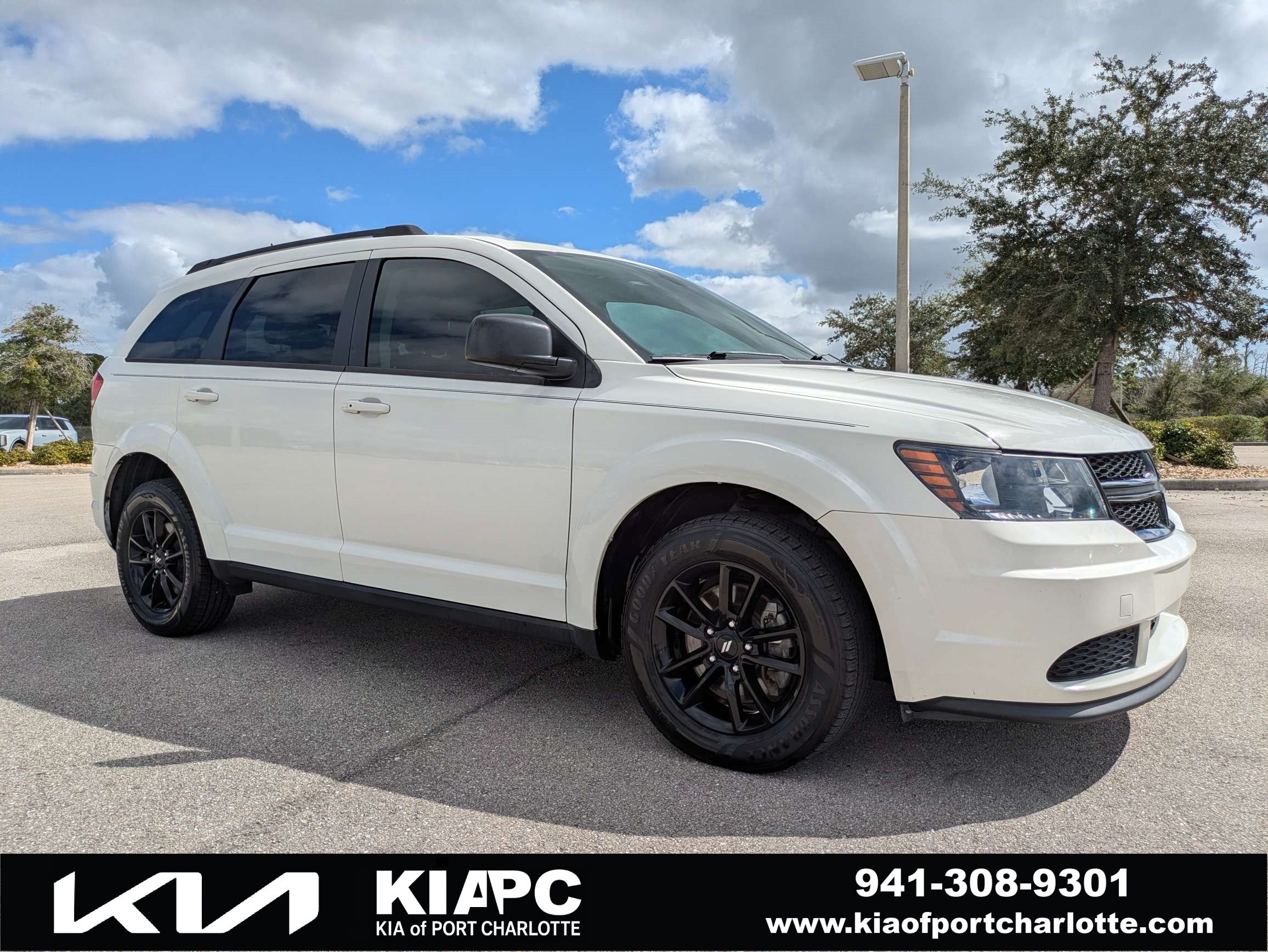Used 2020 Dodge Journey SE w/ Blacktop Package FWD image 1