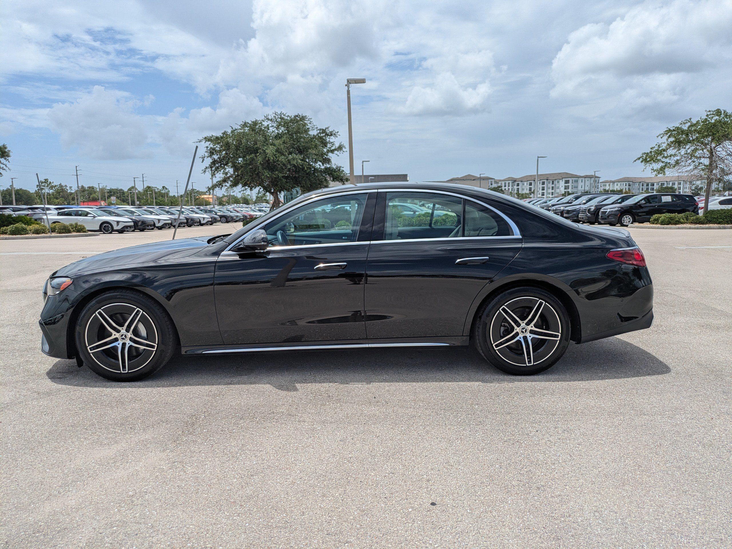 Used 2025 Mercedes-Benz E 350 4MATIC Sedan w/ Winter Package image 7