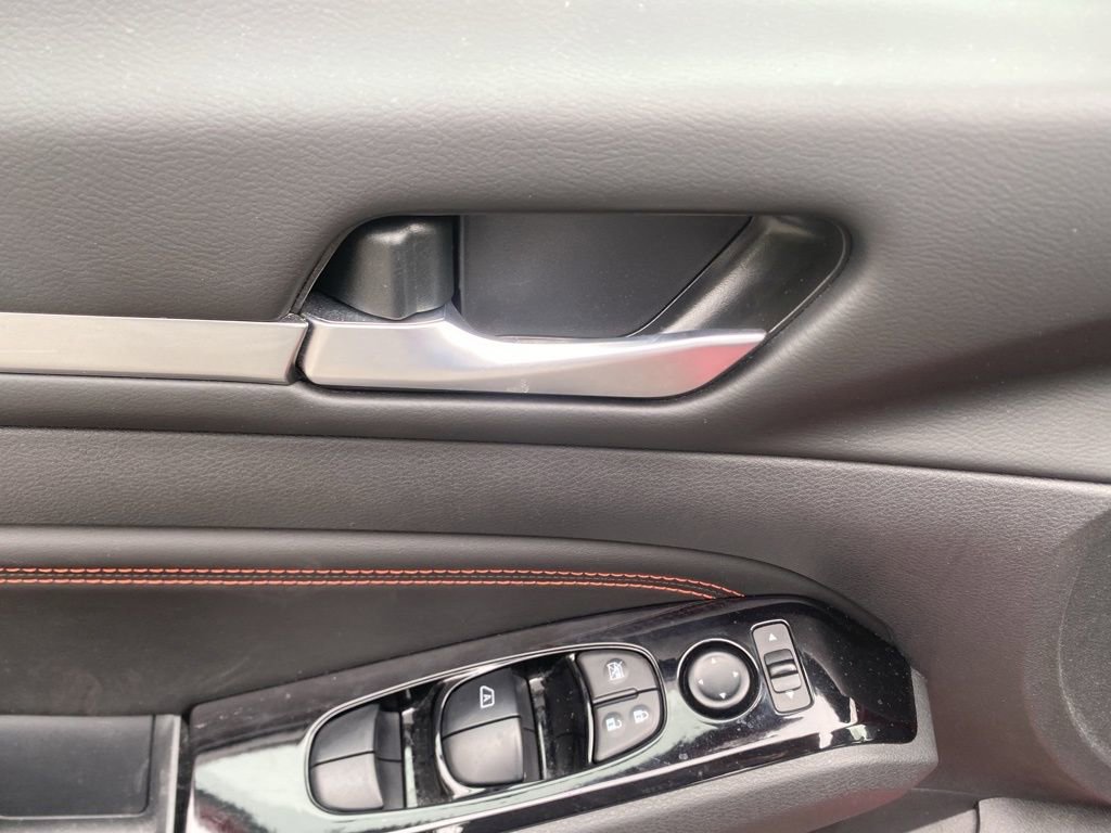 Used 2023 Nissan Altima 2.5 SR image 11