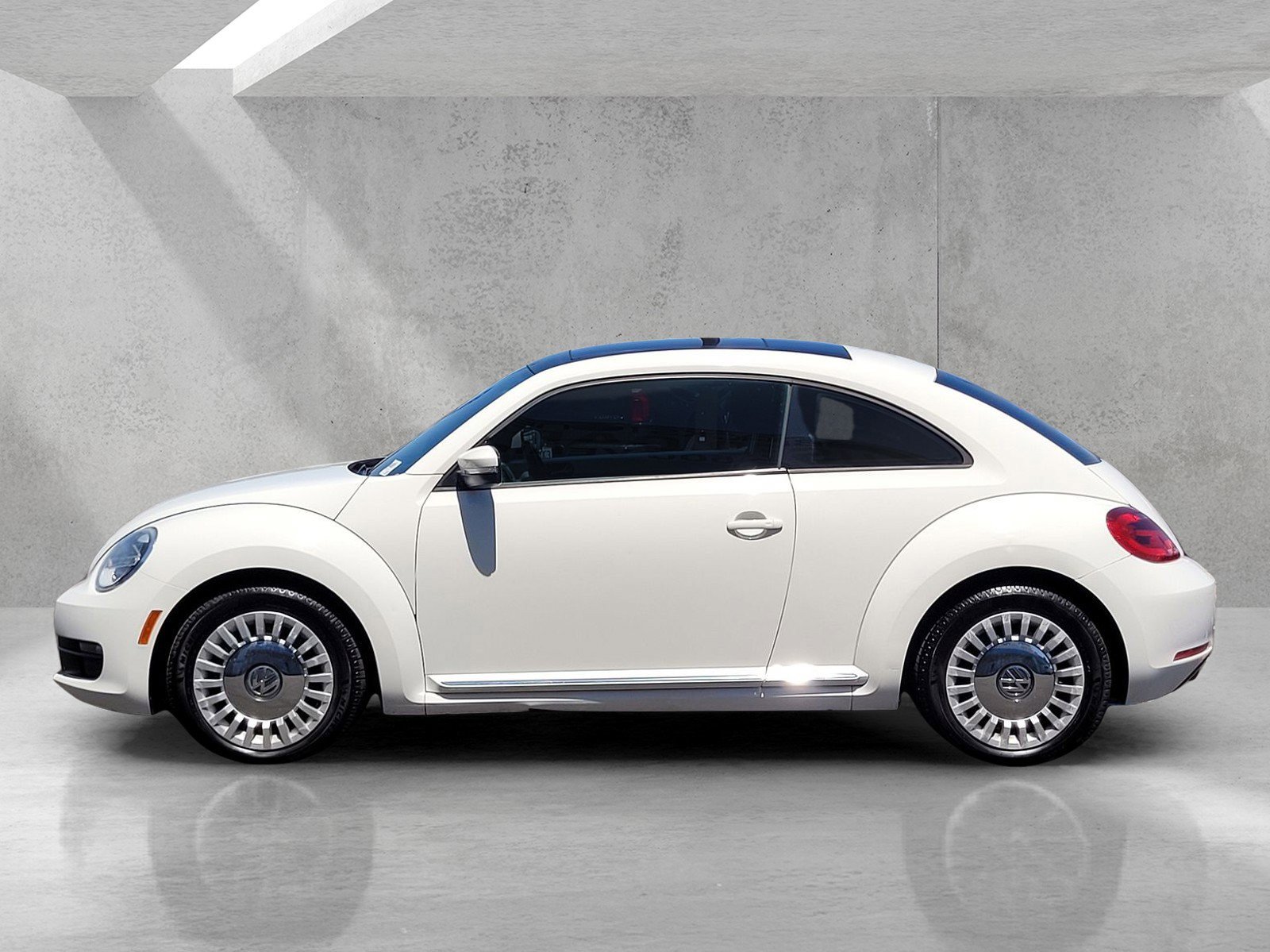 Used 2014 Volkswagen Beetle 2.5 FWD image 8