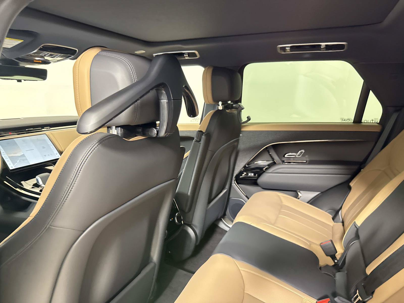 New 2026 Land Rover Range Rover Sport Dynamic SE AWD/4WD image 18