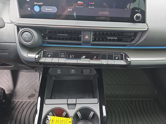 Used 2025 Toyota Prius FWD image 24