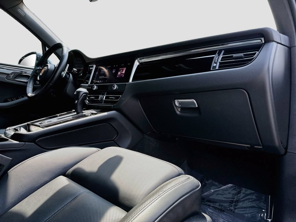 Certified 2023 Porsche Macan S AWD/4WD image 31