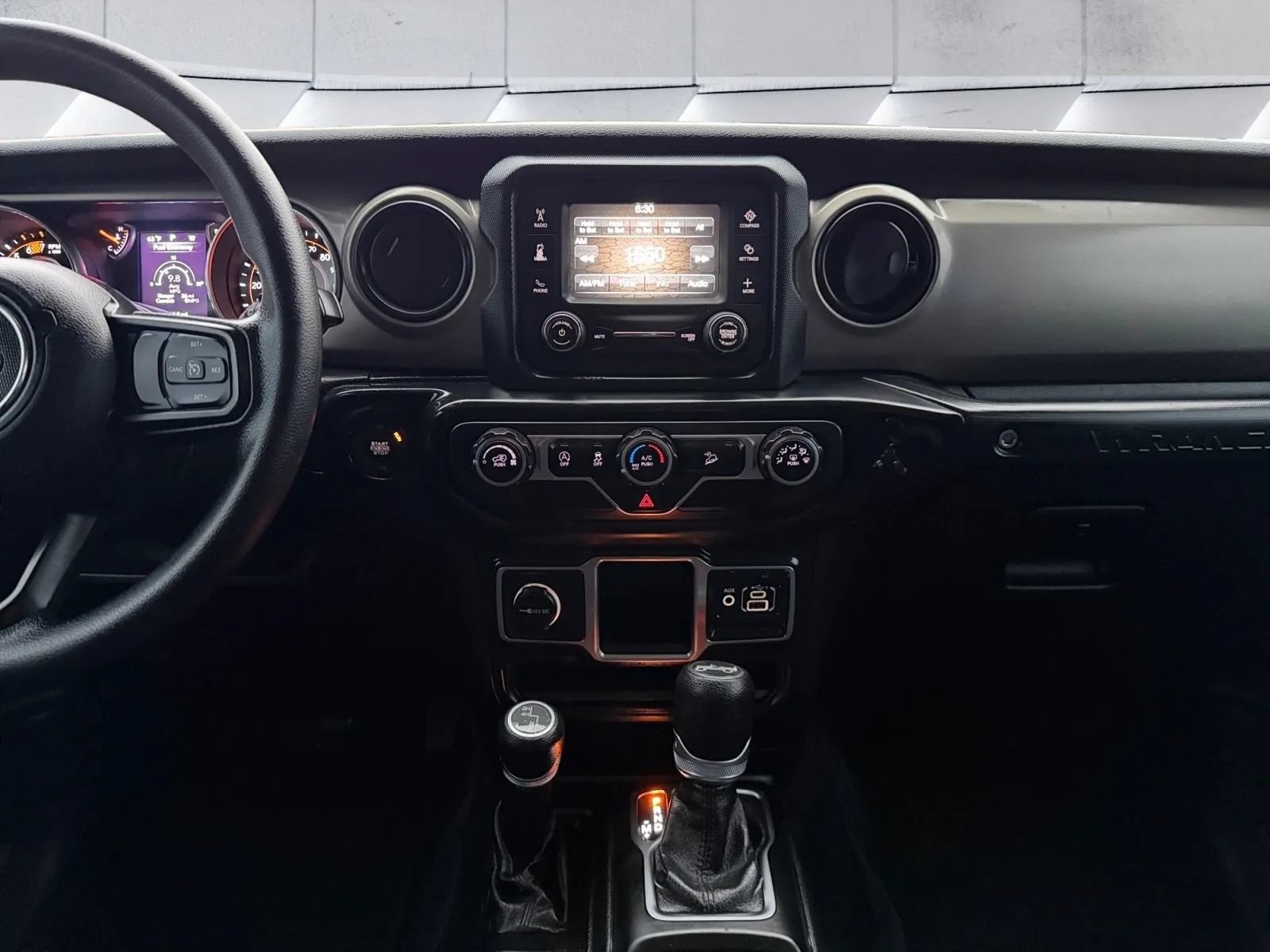 Used 2018 Jeep Wrangler Unlimited Sport AWD/4WD image 13