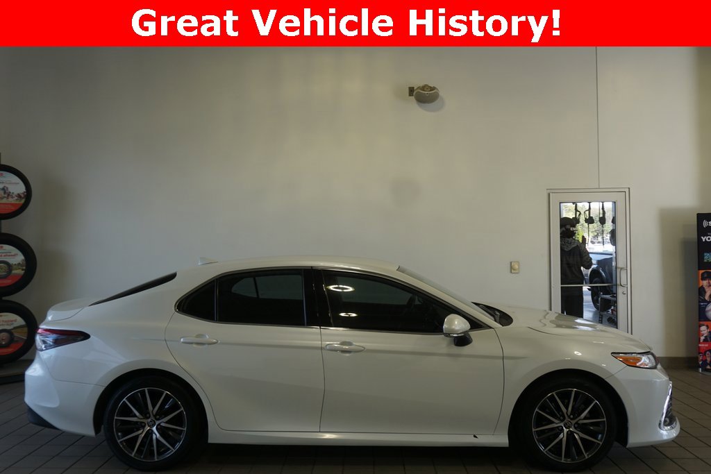 Used 2023 Toyota Camry XLE image 2