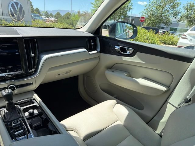Used 2019 Volvo XC60 T5 Momentum w/ Multimedia Package AWD/4WD image 20