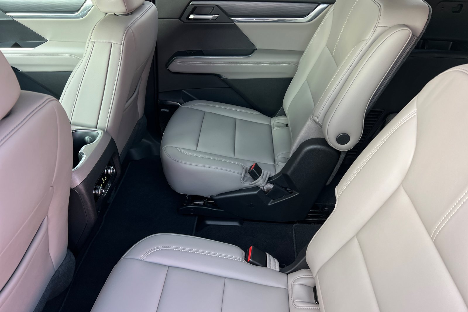 New 2027 GMC Acadia Elevation w/ Elevation Premium Package FWD image 11