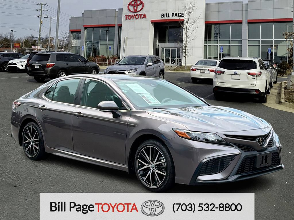 Used 2024 Toyota Camry SE FWD image 1