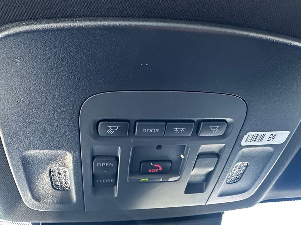 Used 2025 Toyota Camry SE w/ Convenience Package image 20