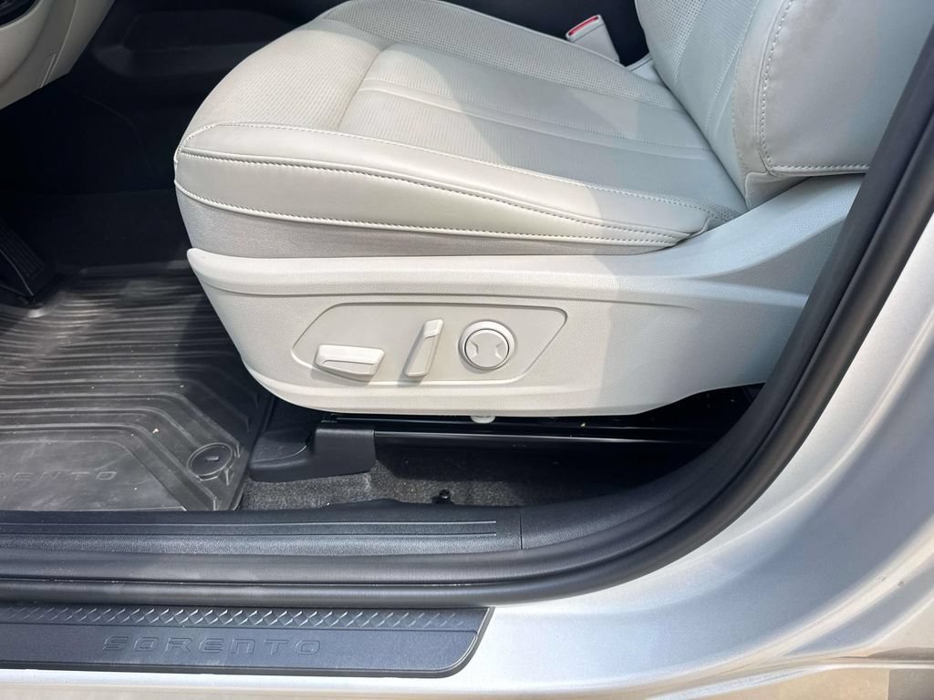 Used 2025 Kia Sorento EX w/ EX Panoramic Sunroof Package AWD/4WD image 21