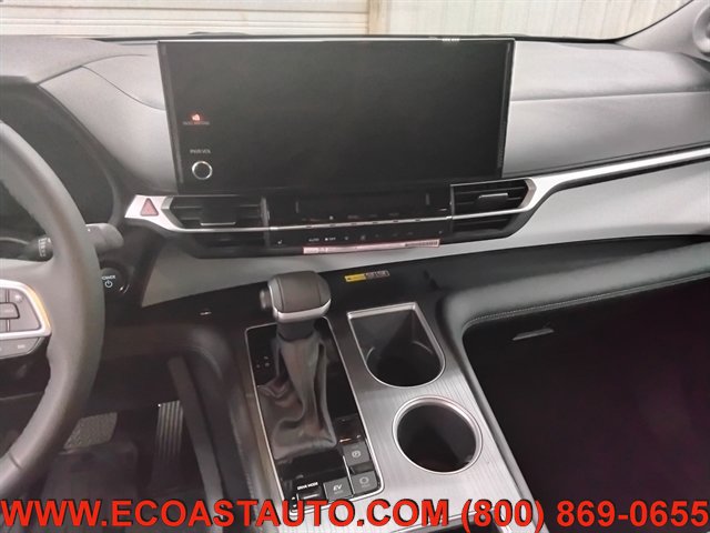 Used 2026 Toyota Sienna XLE AWD/4WD image 12