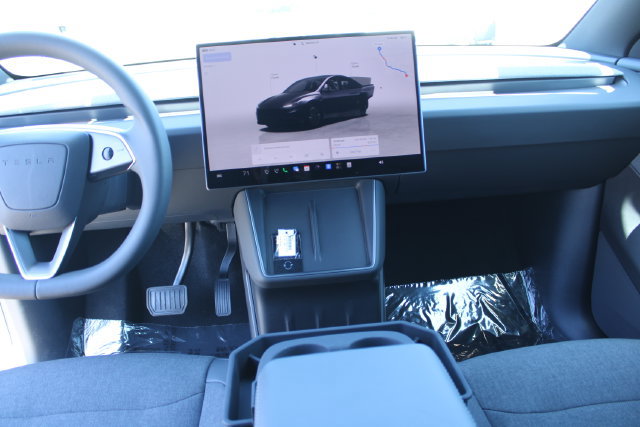 Used 2026 Tesla Model Y 2WD image 11