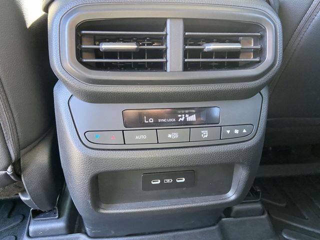 Used 2025 Honda Pilot Touring image 13