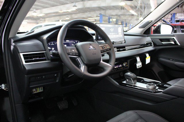 New 2026 Mitsubishi Outlander SE image 5