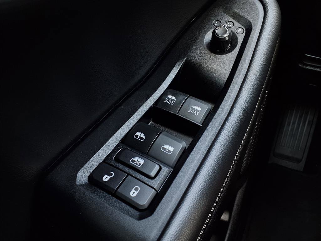 Used 2024 Jeep Grand Cherokee L Laredo image 32