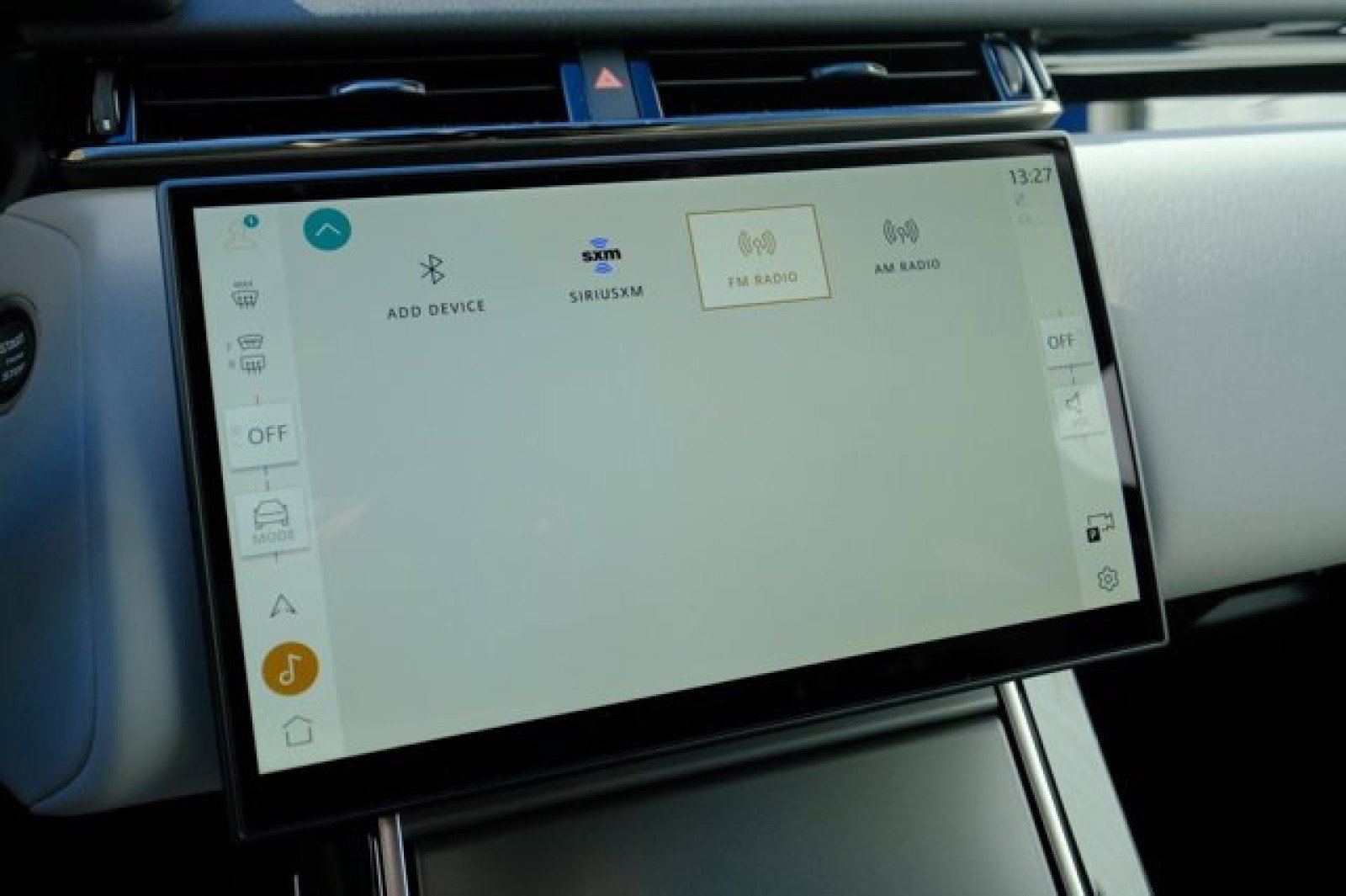 New 2025 Land Rover Range Rover Velar Dynamic SE image 23