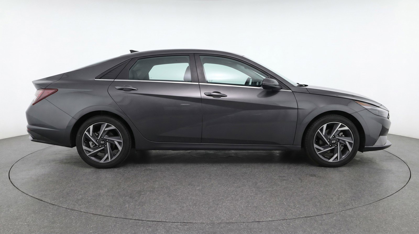 Used 2025 Hyundai Elantra SEL FWD image 11