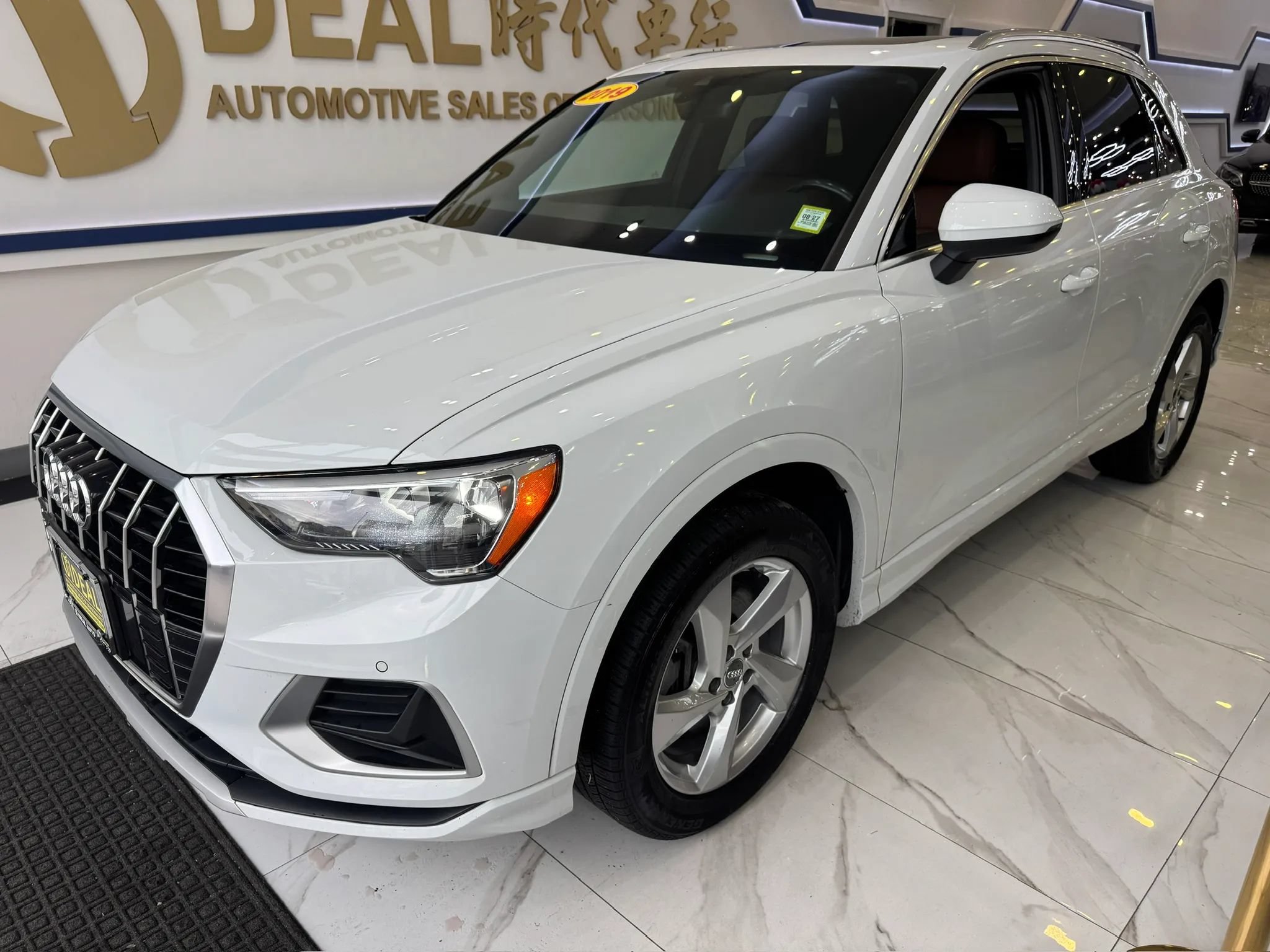 Used 2019 Audi Q3 2.0T Premium w/ Convenience Package AWD/4WD image 4
