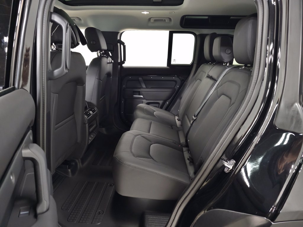 Certified 2025 Land Rover Defender 110 S AWD/4WD image 37
