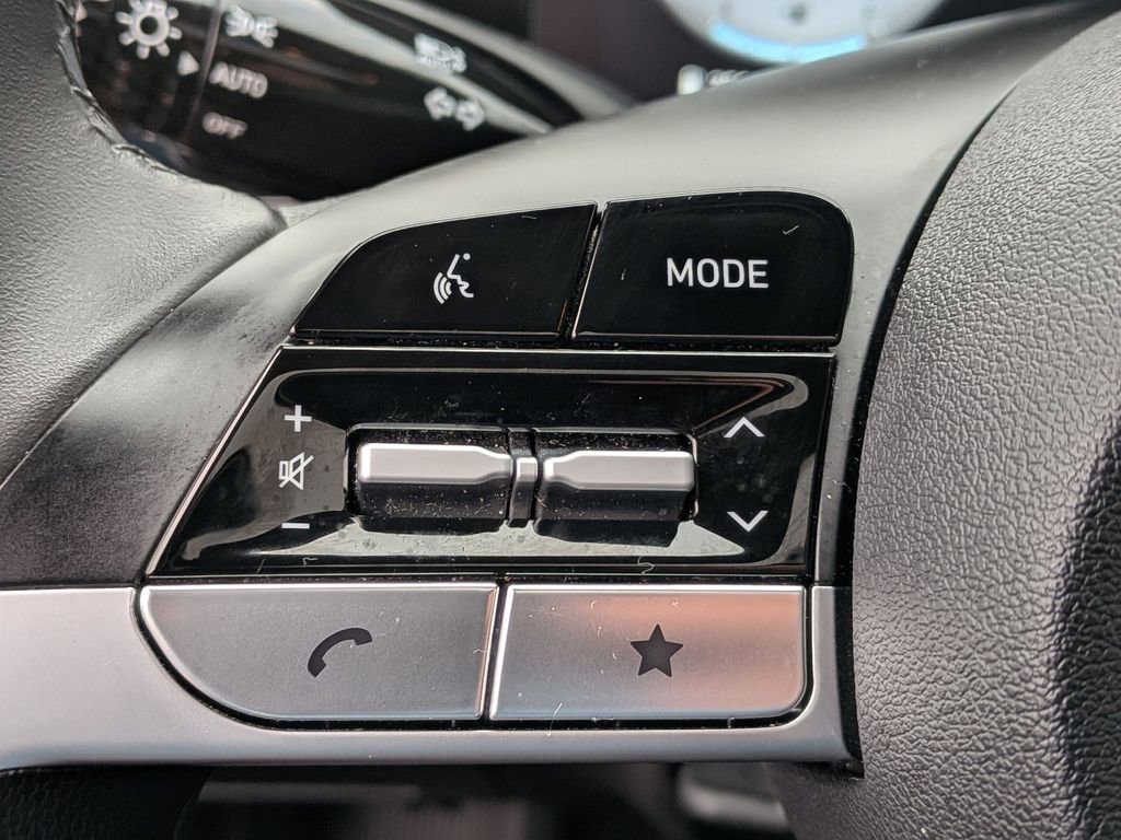 Used 2025 Hyundai Elantra SEL FWD image 14