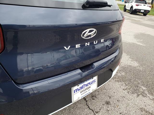 Used 2022 Hyundai Venue Limited image 10