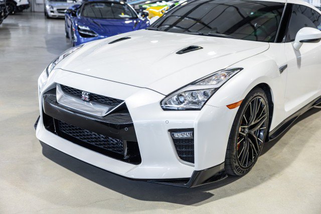 Used 2023 Nissan GT-R Premium w/ Premium Interior Package AWD/4WD image 12
