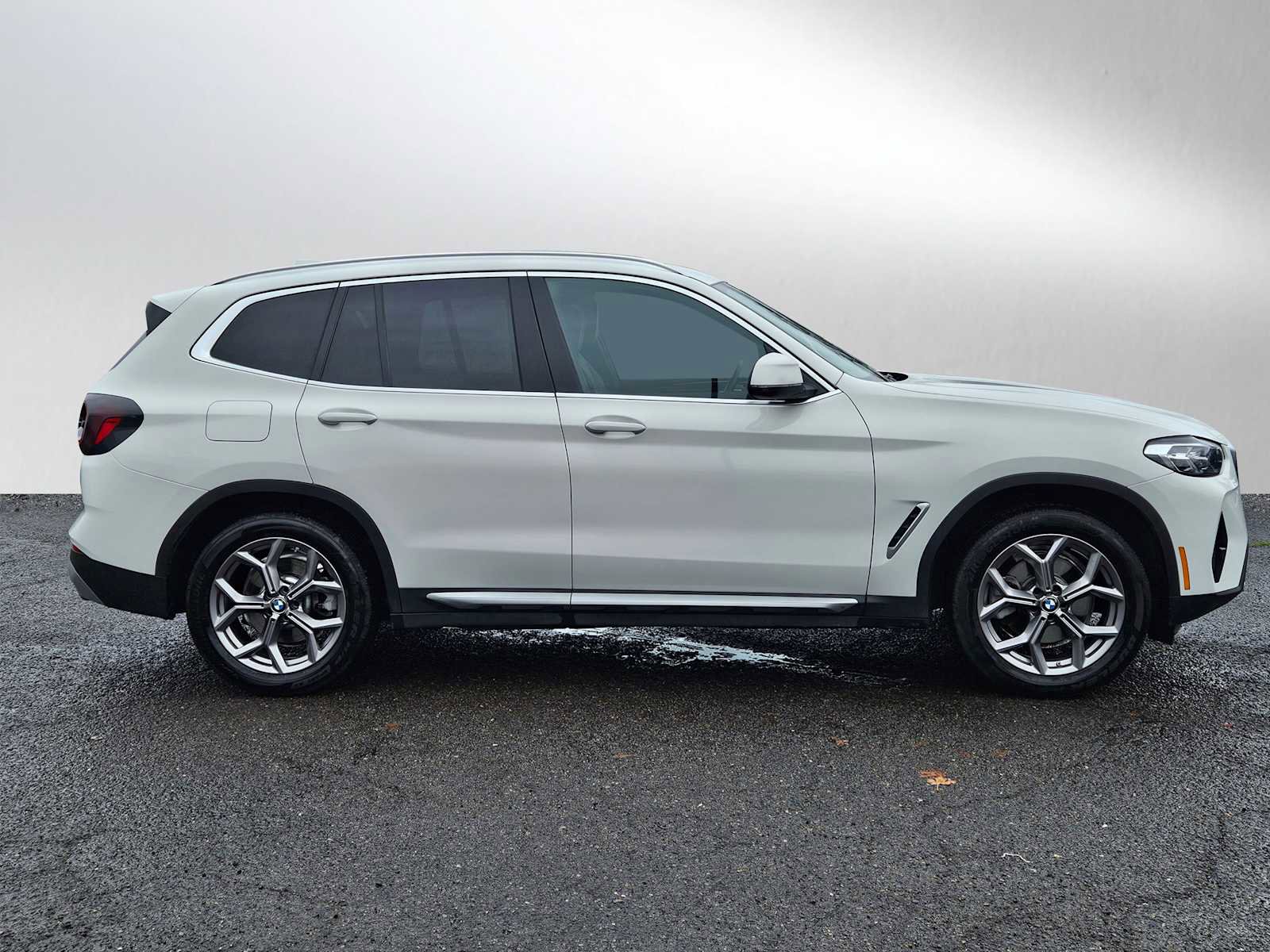 Used 2024 BMW X3 xDrive30i image 2