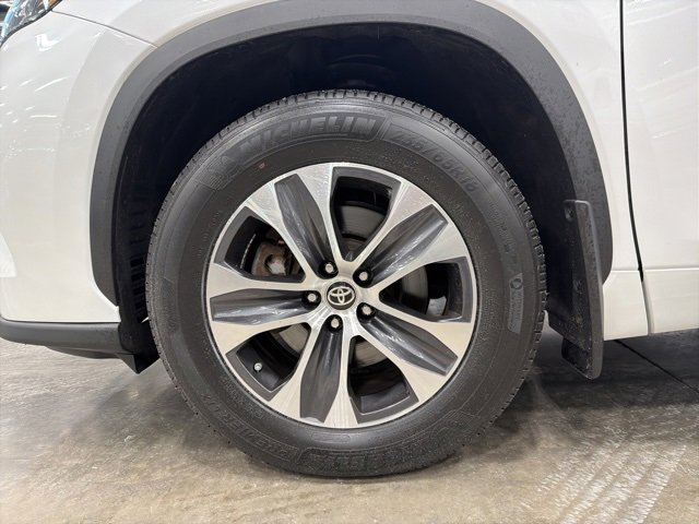 Certified 2024 Toyota Highlander AWD image 11