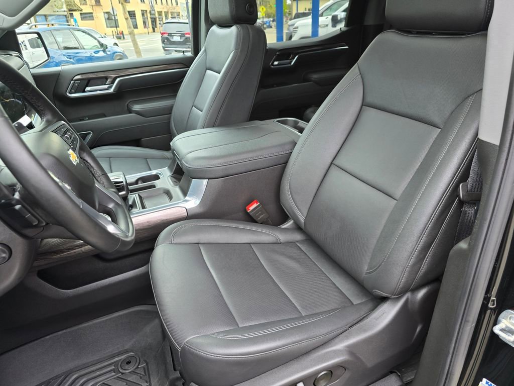 Used 2025 Chevrolet Silverado 1500 LTZ w/ LTZ Premium Package AWD/4WD image 31