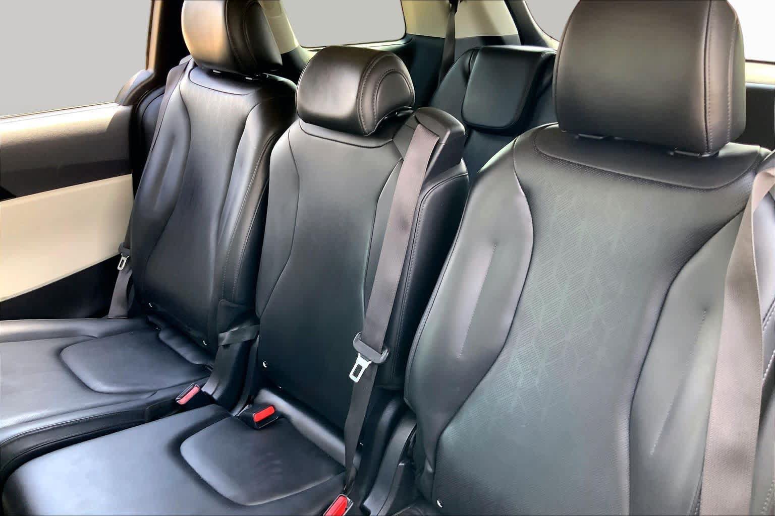 Used 2022 Kia Carnival EX FWD image 21