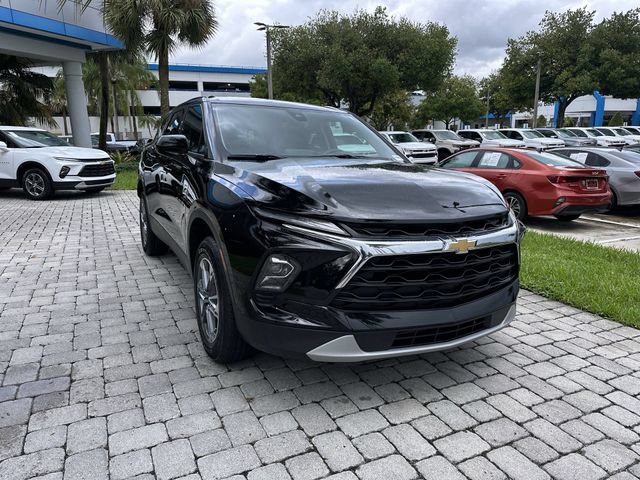 Used 2025 Chevrolet Blazer LT FWD image 17