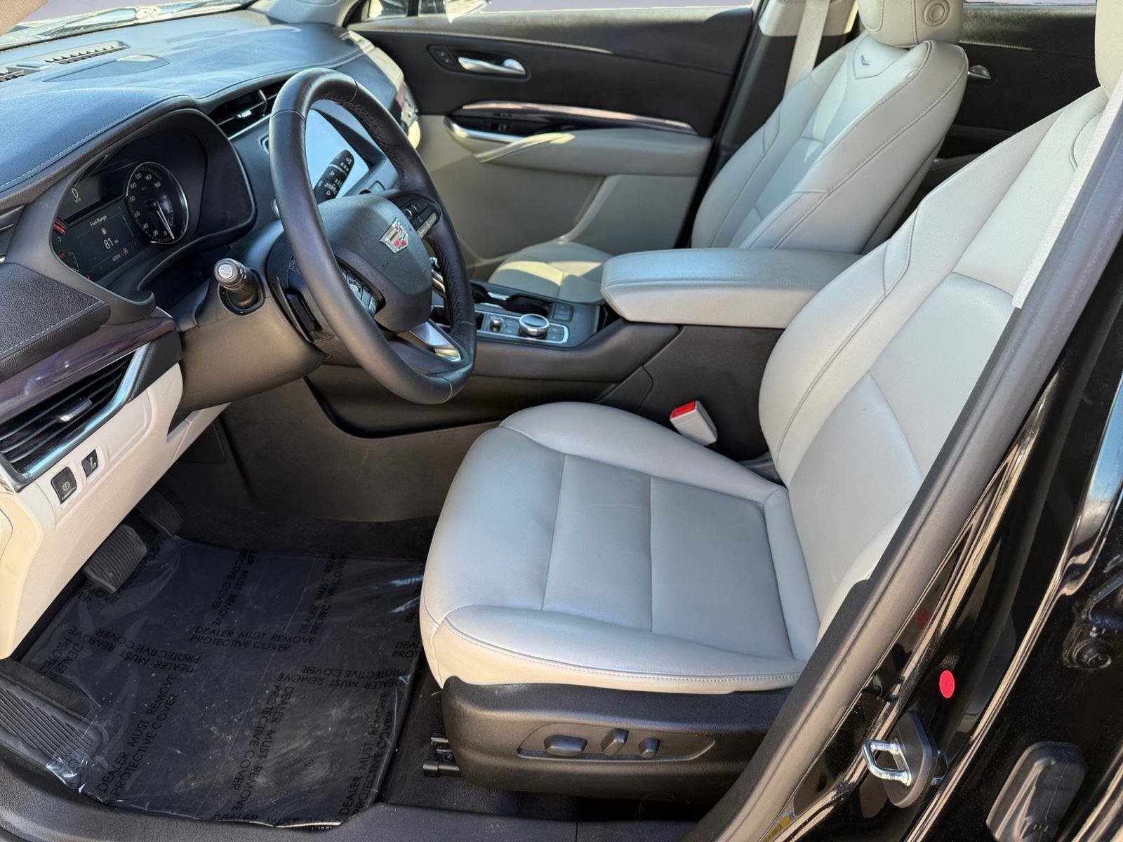 Used 2022 Cadillac XT4 Luxury w/ Cold Weather Package image 16