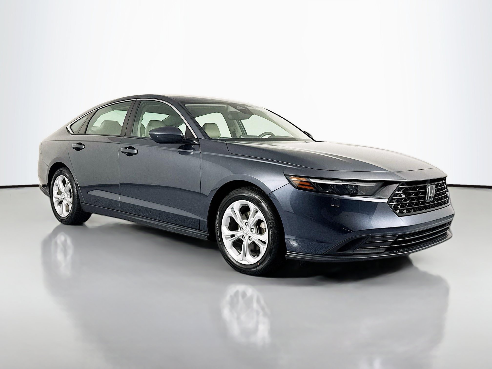 Certified 2023 Honda Accord LX image 3