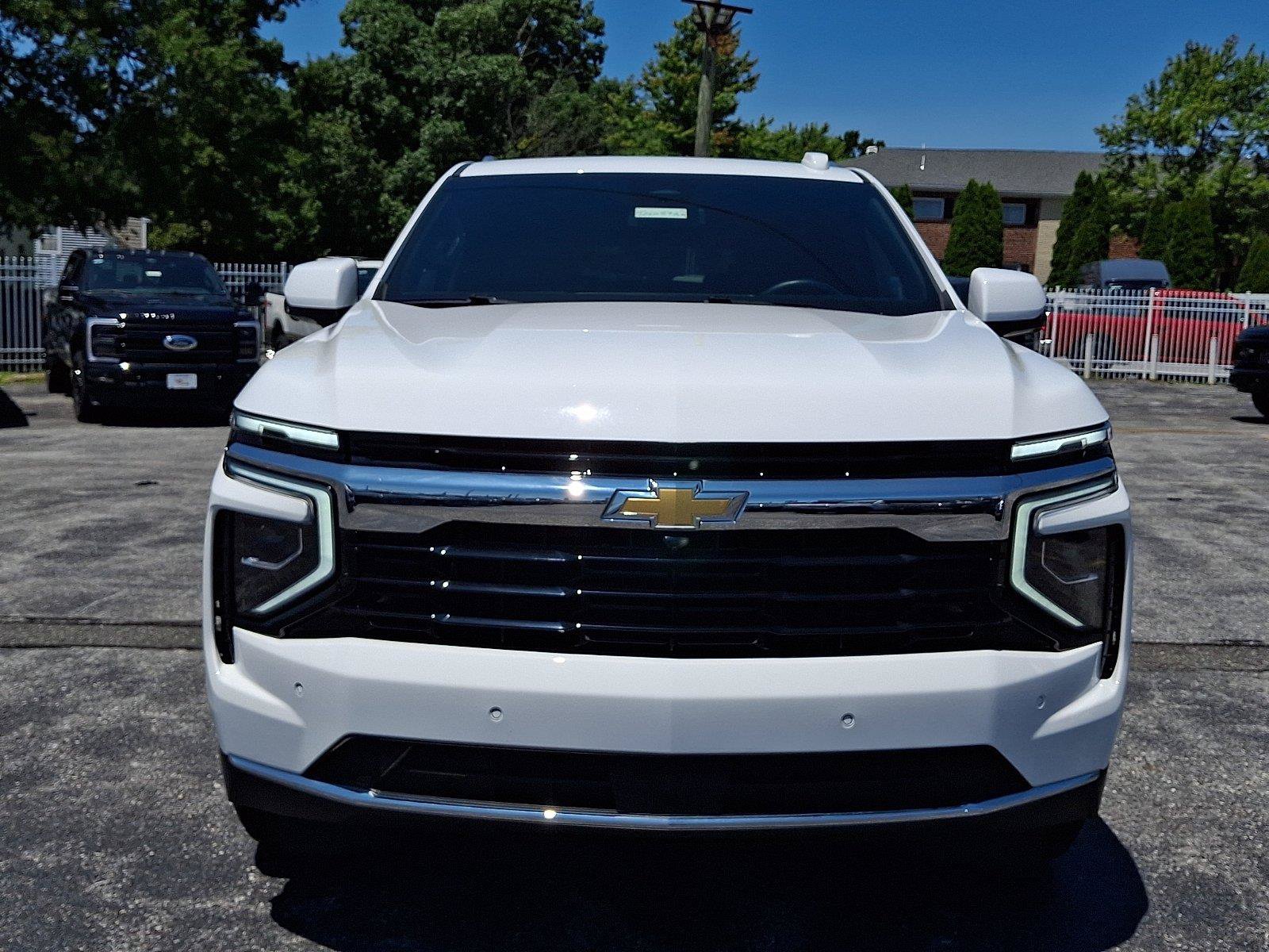 Used 2025 Chevrolet Tahoe LS AWD/4WD image 2