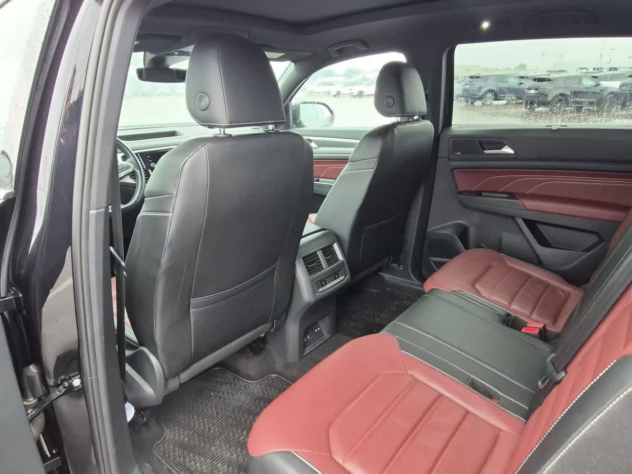Used 2022 Volkswagen Atlas Cross Sport SEL Premium R-Line AWD/4WD image 18