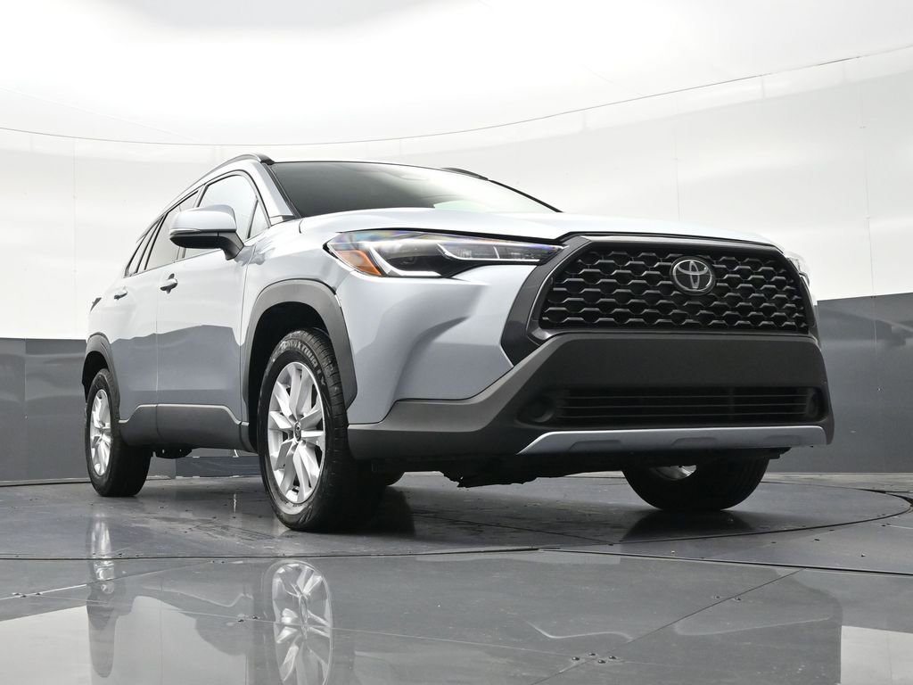Used 2024 Toyota Corolla Cross LE image 29