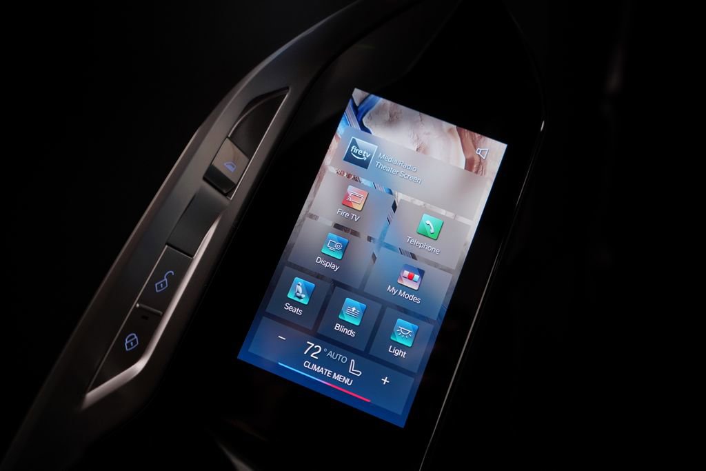 Used 2025 BMW i7 eDrive50 w/ M Sport Package image 15