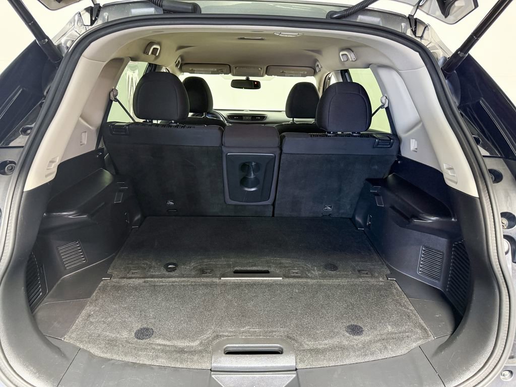 Used 2017 Nissan Rogue SV w/ SV Premium Package AWD/4WD image 34
