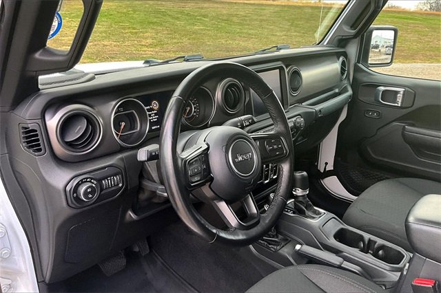 Used 2021 Jeep Gladiator Willys image 13