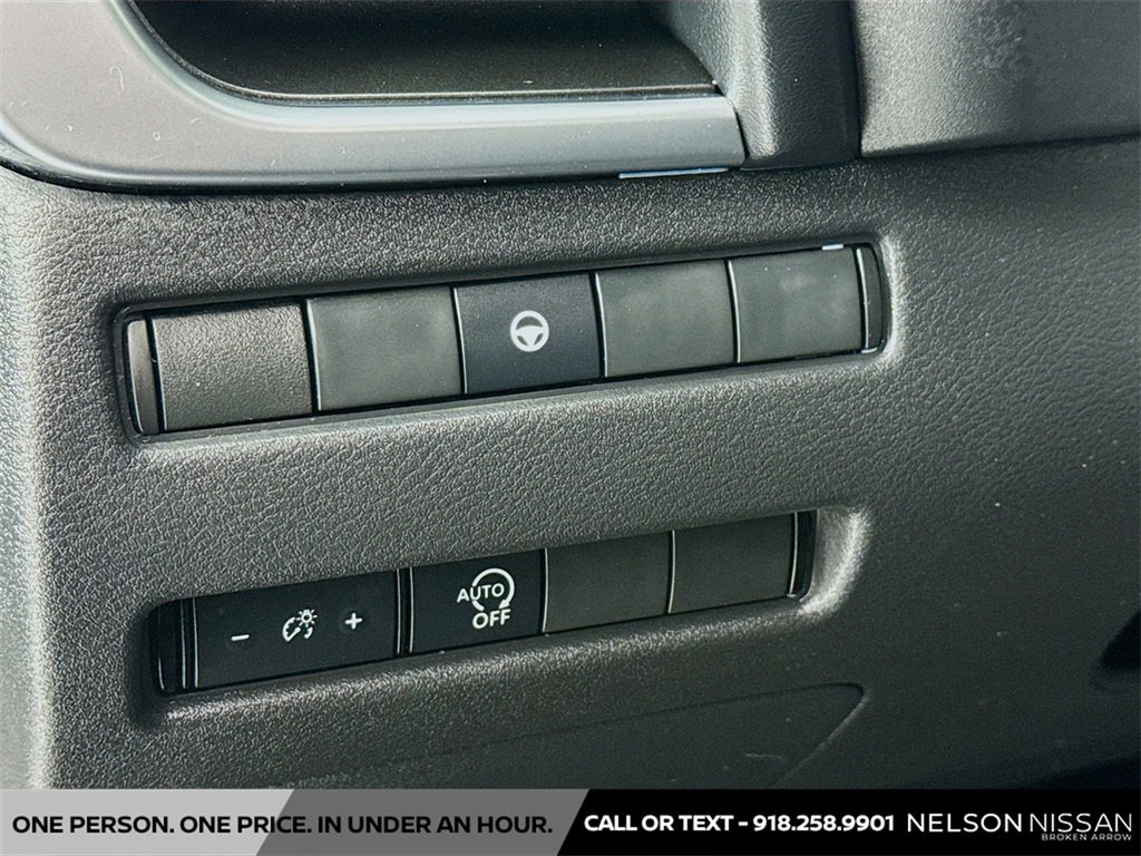 Used 2023 Nissan Rogue SV image 10