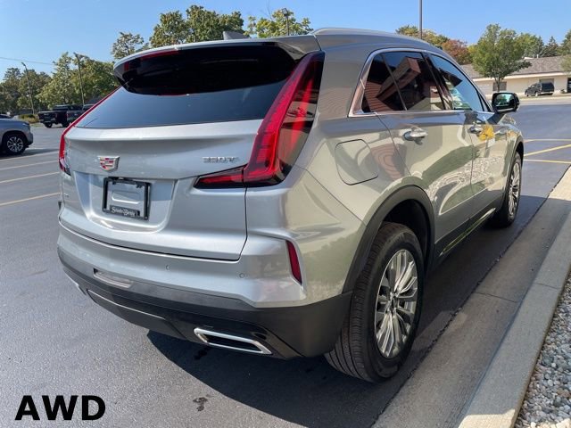 Used 2025 Cadillac XT4 Premium Luxury image 8