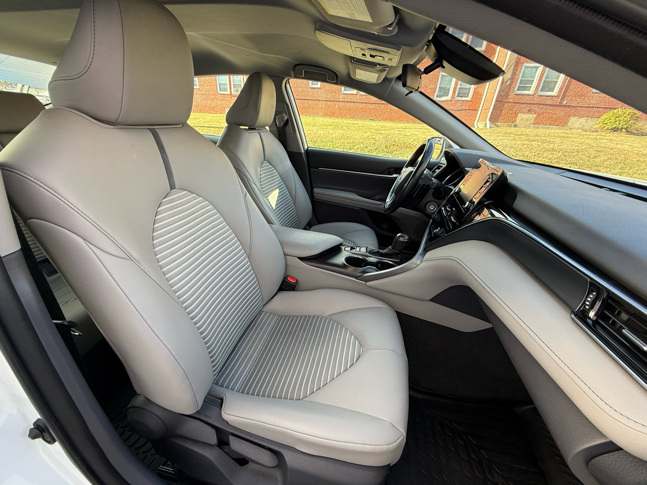 Used 2024 Toyota Camry SE image 19