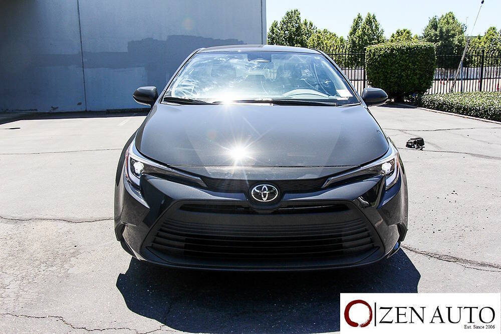 Used 2026 Toyota Corolla LE w/ LE Premium Package FWD image 2